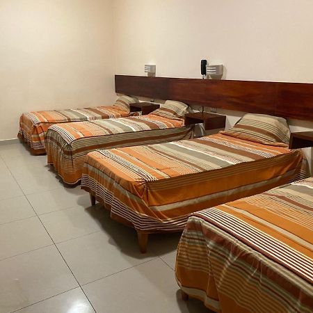 Tariri Hotel Пукалпа Екстериор снимка