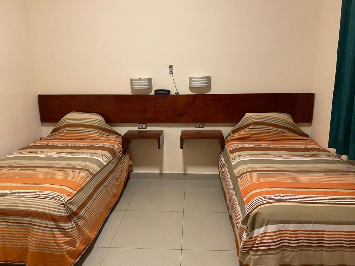 Tariri Hotel Пукалпа Екстериор снимка